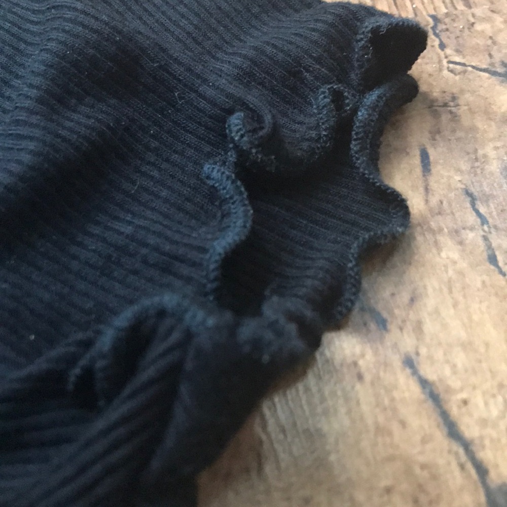 Bozzolo Ribbed Black Crop Tee - Picture 5 of 5
